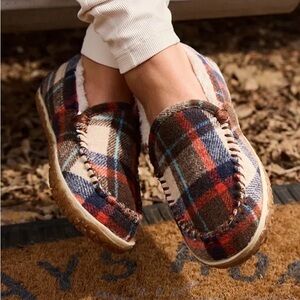 Minnetonka Fleece Lined Plaid Moccasins - Autumn Plaid
